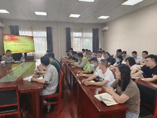 【理論宣講】鑫巖石料開展“統(tǒng)一思想，為實現(xiàn)工業(yè)倍增、項目突破增磚添瓦”宣講活動