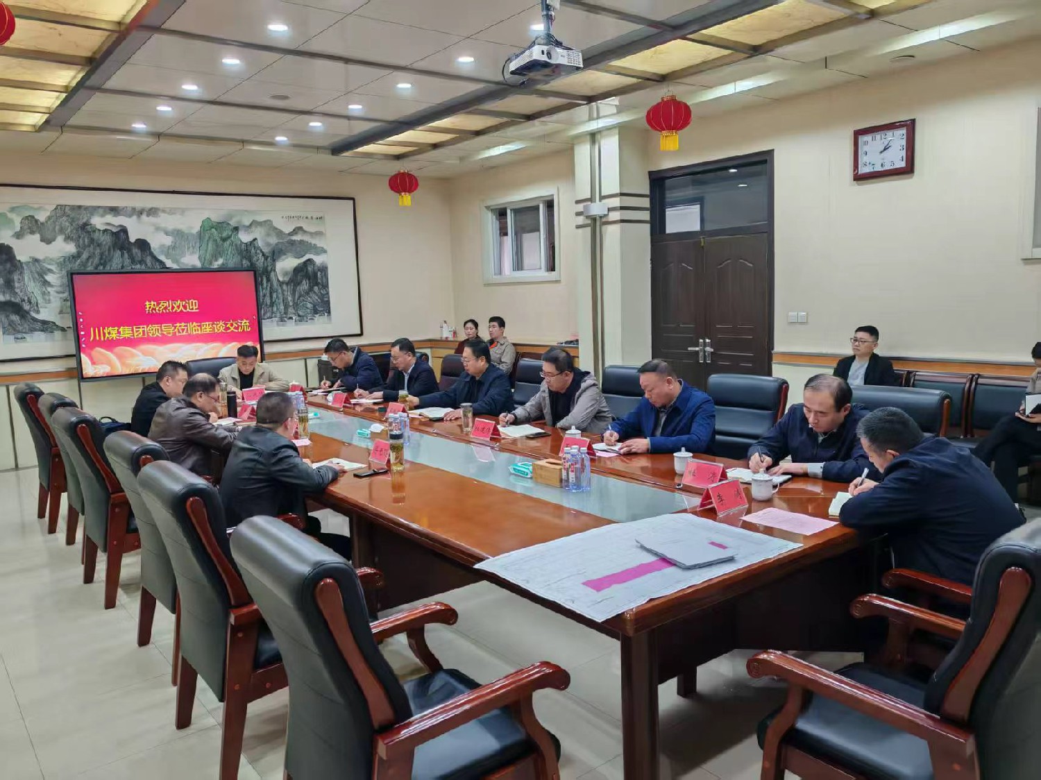 川煤集團到東大煤礦開展16煤極薄煤層開采交流座談
